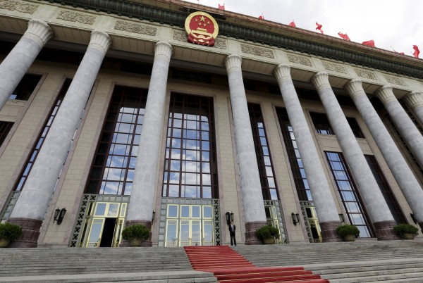 中國人大通過新版國家安全法,仍宣稱維護中國主權、統一和領土完整,仍是港、澳、及台灣的共同義務。(路透)