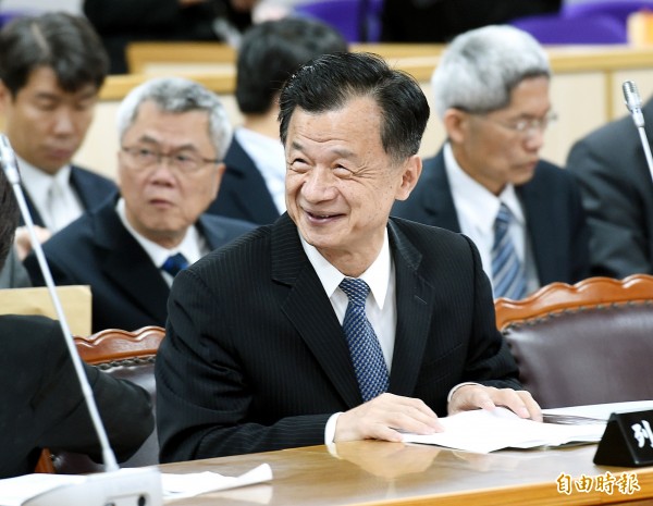 黃國昌質疑,胡景彬因涉貪入獄,憑什麼用從寬審核假釋,法務部長邱太三(見圖)強調,假釋申請審核是由假釋審核委員會依照相關資料審核,「沒有所謂從寬從嚴,依法審核」。(記者方賓照攝)