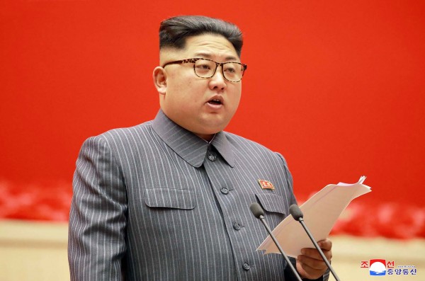 今年元旦，金正恩宣稱北韓已進入研發洲際彈道飛彈（ICBM）最後階段，美國總統川普推文說北韓永遠不可能擁有洲際彈道飛彈。往後11個月北韓完成16次飛彈試射和1次核試爆後。  在今年唇槍舌戰中，金正恩暫時占上風。（法新社）