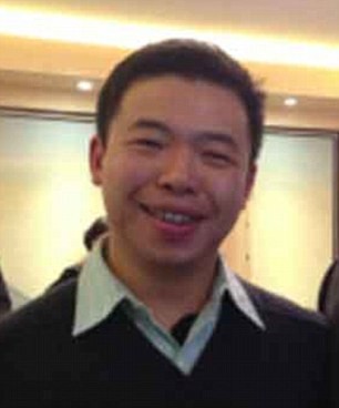 旅居紐西蘭的台灣藝術家曾昭力（William Chao-Li Tseng），被控強暴與性侵4位學生，遭判入獄16年。（曾昭力臉書頁面已關閉，圖片擷取自每日郵報）