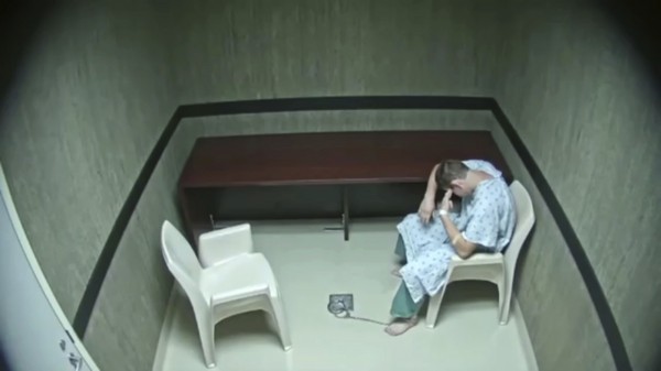 克魯茲做出舉槍自盡的手勢。(美聯社)
