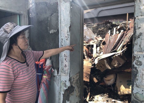 違建遇豪雨坍塌成危建，遲未見市府拆除。（記者黃良傑翻攝）