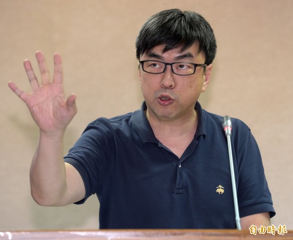 民進黨立委段宜康點名「黨職併公職」故事中最傳奇的是胡志強。(資料照,記者黃耀徵攝)