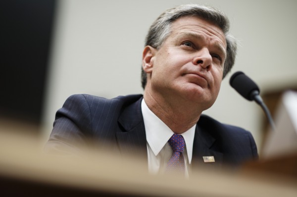 FBI局長瑞伊表示,他仍認為俄國介入美國總統大選,且持續進行中。(彭博)