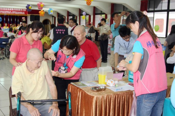 國內A型肝炎疫情快速竄升,今年截至5月15日共275例確定病例,是去年同期的9.2倍,為歷年同期新高,疾管署擬擴大A型肝炎公費疫苗接種對象,現正積極爭取預算中。(資料照,記者李容萍攝)