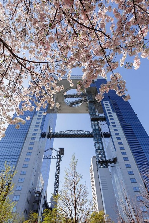 圖為大阪的梅田藍天大樓、空中庭園展望台。（圖擷自空中庭園展望台臉書）