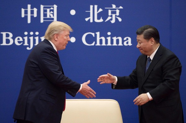 美國總統川普（左）與中國國家主席習近平（右）。（法新社）
