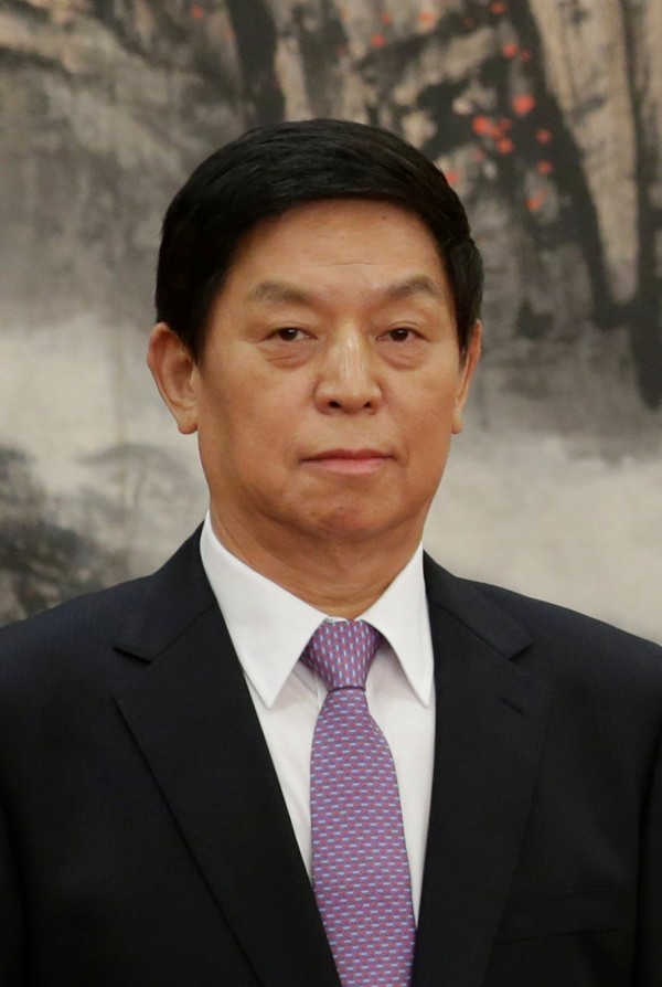 中共中央政治局常委栗戰書,週一(29日)首度以中國憲法修改小組副組長身分,出席中國人大常委會會議。(資料照,路透) 中共中央政治局常委栗戰書,週一(29日)首度以中國憲法修改小組副組長身分,出席中國人大常委會會議。(資料照,路透)