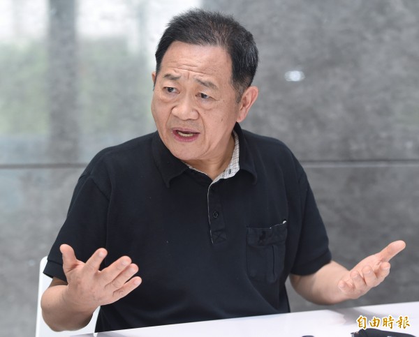 台北市長柯文哲面對「東京奧運正名」公投、同志婚姻公投等公共議題,用「不表達自由」說法拒絕回應,無黨籍市長參選人李錫錕(見圖)今天嗆說,柯文哲要自由很簡單,就是「宣布退選,回歸市民身分」。(資料照)