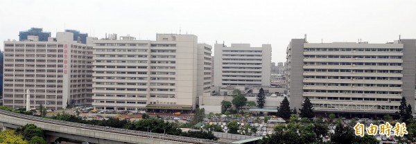 衛福部健保署公布2016年領取健保費用逾4億元的醫院財報共148家,整體收支結餘以林口長庚醫院43.58億元居冠。(資料照)