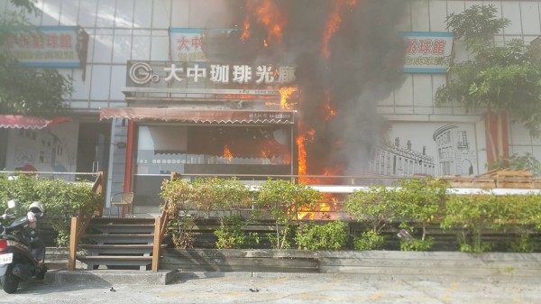 「台中市東區保齡球館大火」的圖片搜尋結果
