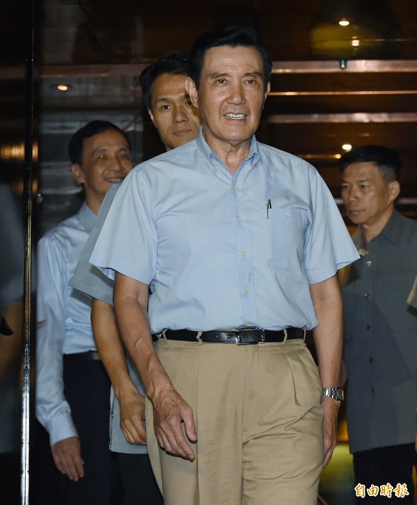前總統馬英九（前）明天將赴北檢應訊。（資料照，記者廖振輝攝）