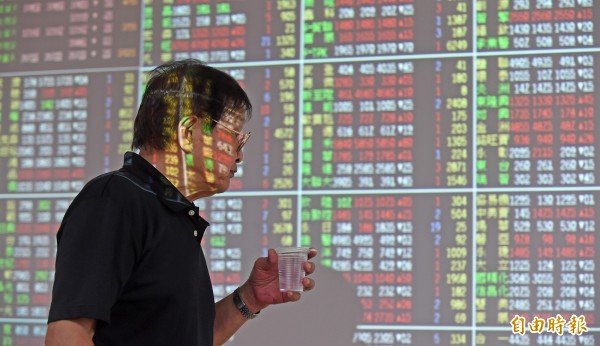 台北股市今天開盤上漲10.21點,漲幅0.10%,報9923.18點,成交金額為14.56億元。(資料照)