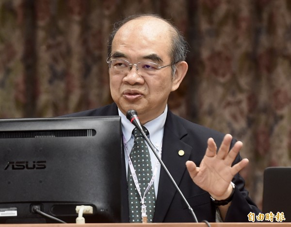 新任教育部長吳茂昆今日到立法院教育及文化委員會備詢;國民黨立委柯志恩爆料,吳茂昆在東華大學校長任內竟到美國開公司、還擔任負責人;但記者查詢美國加州官方資料,這家登記負責人並非吳茂昆。(記者簡榮豐攝)