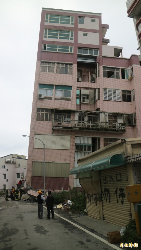 花蓮市國盛六街與國民八街口的吾居吾宿大樓現場。（記者王錦義攝）