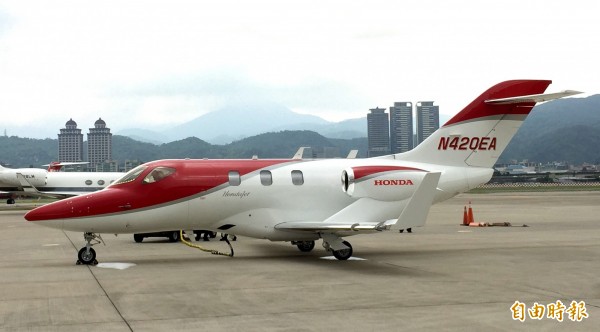 HondaJet輕型商務噴射機今天首度來台發表,每架450萬美元(約新台幣1.3億元)起跳,瞄準年輕創業家。(記者楊雅民攝)