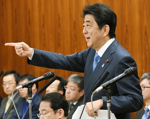 安倍晉三昨天表示,北韓可能早有能力發射沙林毒氣飛彈。(美聯社)