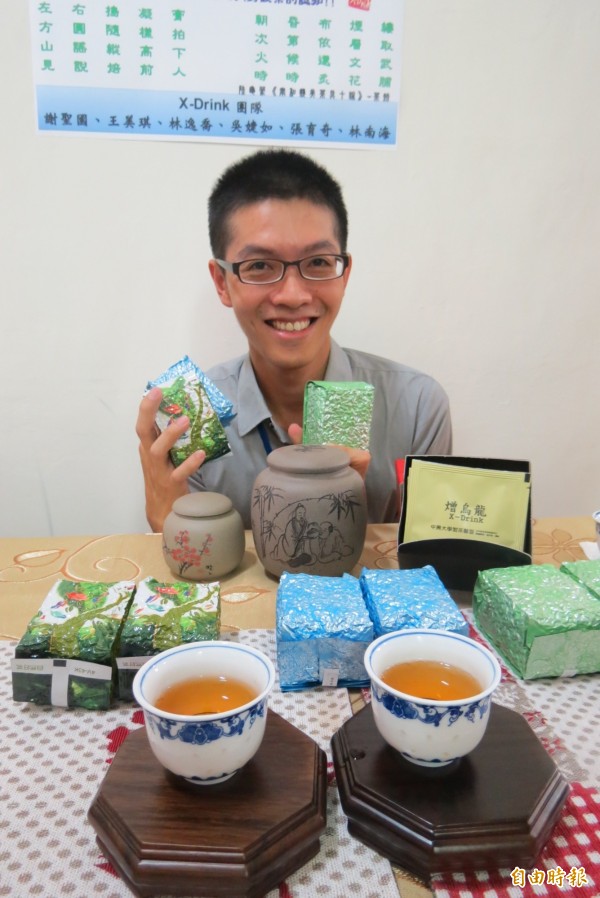 興大畢業生謝聖國團隊開發低咖啡因烏龍茶,盼進駐「興創基地」加強行銷能量。(記者蘇孟娟攝)