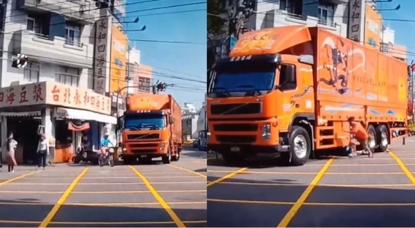 單車老伯經過右轉大貨車前方被撞倒,整個人輾入車底。(圖擷取自爆料公社)
