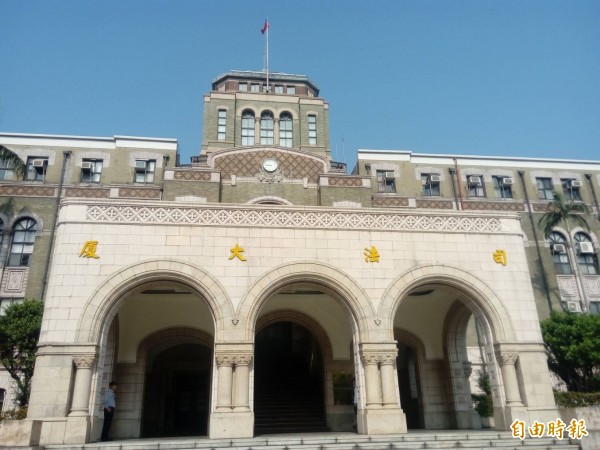 對於法官陳鴻斌性騷助理輕判案,事後頻頻受訪說明判決立場的受命法官陳志祥,更引發爭議。司法院秘書長呂太郎表示,會對其採取必要的職務處分。(資料照)