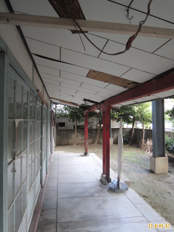 花蓮市著名的縣定古蹟將軍府與周邊七棟歷史建物毀損程度逐年加劇,立委蕭美琴爭取億元整建經費。(記者王錦義攝)