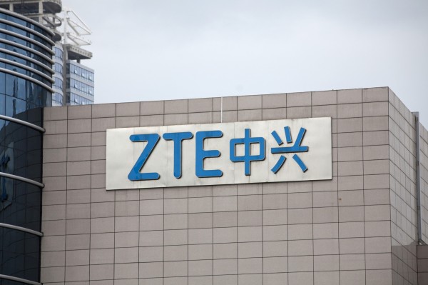 中興通訊董事長殷一民今(8日)對客戶、股東和業務合作夥伴道歉。(彭博)