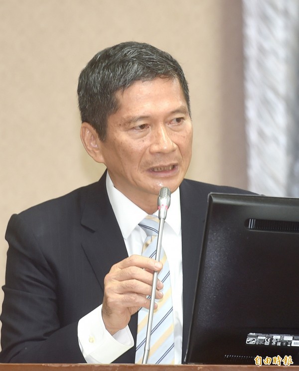 立法院內政委員會13日開會審查預算,客委會主委李永得列席備詢,被國民黨團總召林德福禁用客語報告。(記者方賓照攝)