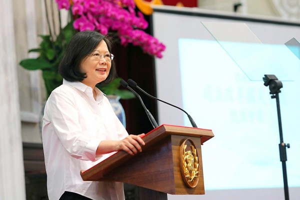 President Tsai Ing-wen speaks at the concluding meeting of the National Congress on Judicial Reform at the Presidential Office in Taipei yesterday.
Photo: Lee Hsin-fang, Taipei Times
President Tsai Ing-wen speaks at the concluding meeting of the National Congress on Judicial Reform at the Presidential Office in Taipei yesterday.
Photo: Lee Hsin-fang, Taipei Times