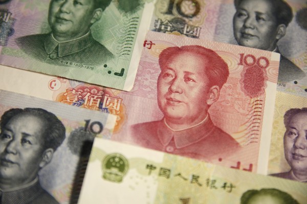 週刊報導,業者估計,這股逃命資金總額在5000億元至1兆元間。(歐新社)