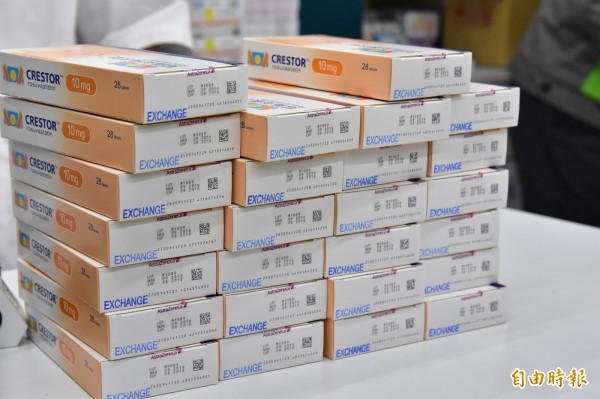 冠脂妥更換日期到18日止,新藥上有打印「EXCHANGE」標籤以供識別。(記者張議晨攝)
