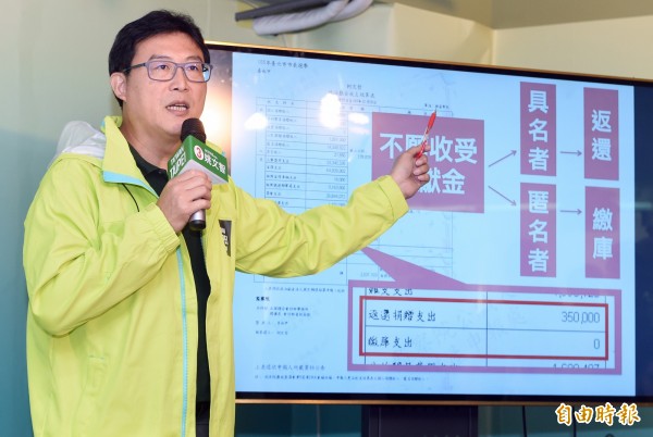 民进党台北市长候选人姚文智8日针对台北市长柯文哲2014年参选的政治献金进行检验并举行记者会,呼吁柯辩论时公开明细。(记者廖振辉摄)