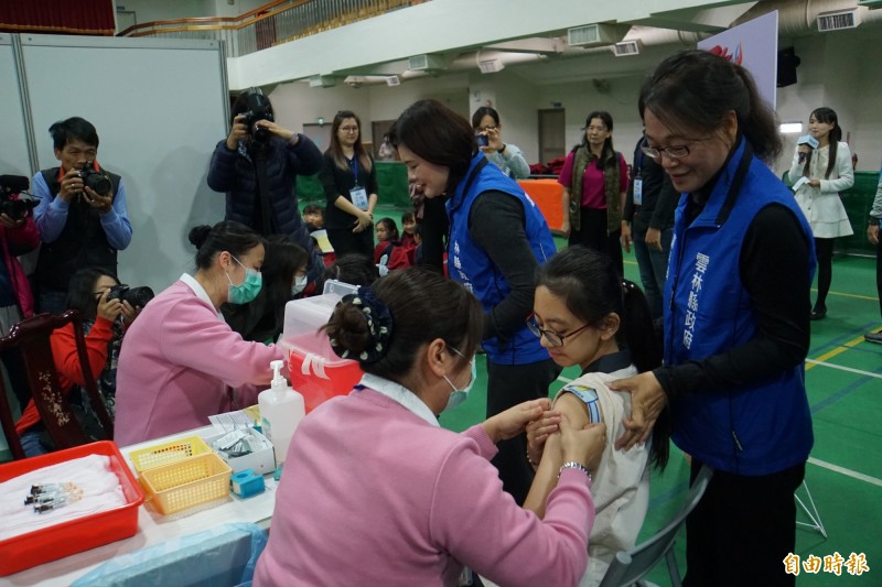 國民健康署表示,目前公費提供給國中女生的HPV疫苗因有和藥廠簽約,供貨有保障,「公費疫苗」部分沒有問題。(資料照)