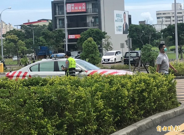 林姓女消防員遺愛人間，國道警開道護送，希望讓器官以最快的速度，送給有需要的人。（記者林敬倫攝） 