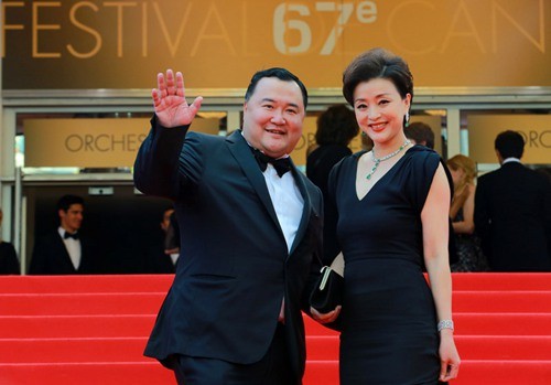 史東聲稱，他的爆料消息來源，明顯是來自知名央視主持人楊瀾（右）的丈夫、美籍華裔企業家吳征（左）。（翻攝自推特）