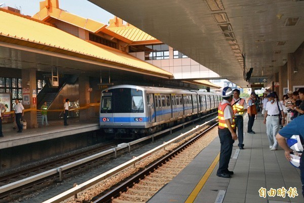 台北捷運竹圍站今下午驚傳有人落軌。（資料照）