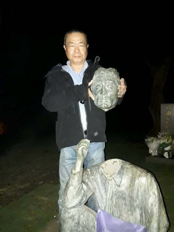 八田與一銅像遭李承龍斷頭。(圖擷取自臉書)