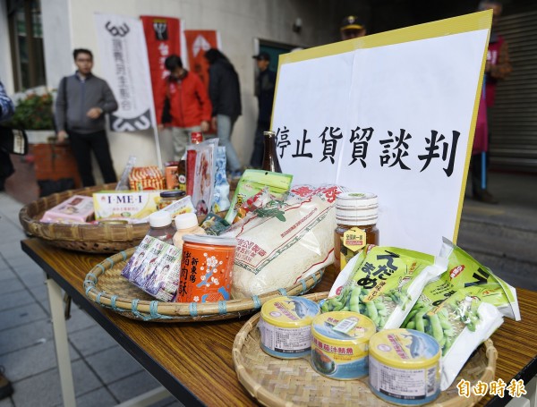 有官員證實,台灣對於中國830項農產品將計畫部分鬆綁,賴中強批評「這樣的貨貿根本不應簽」。(資料照,記者陳志曲攝)