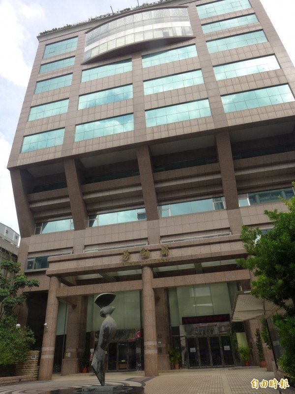 勞動部今天下午公布納入「鬆綁7休1」、「輪班間隔8小時」例外彈性適用行業，2月2日將刊登在行政院公報。（資料照）