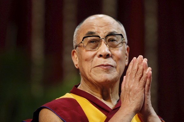 已經82歲的西藏流亡精神領袖達賴喇嘛，不僅擁有追隨者達1600多萬名的推特帳戶，近日更推出專屬App。（路透）
