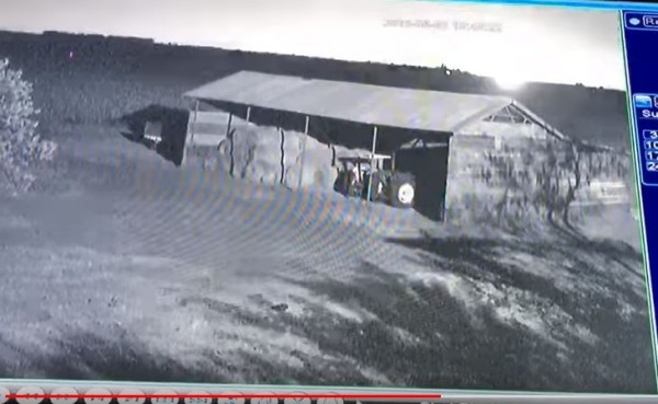 整個夜空被照亮。（取自YouTube）