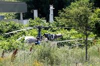 法國重犯法伊德（Redoine Faid）今搭乘直升機逃獄，下機後還將飛機燒毀。（法新社）