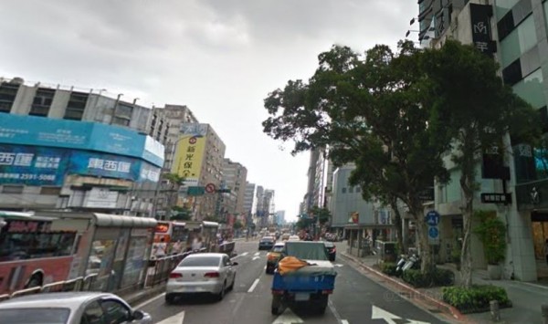 台北市中山區民權東路一段一間髮廊，於今日中午12時20分許發生火警。圖為民權東路1段街景，與本新聞無關。（圖擷自Google街景）