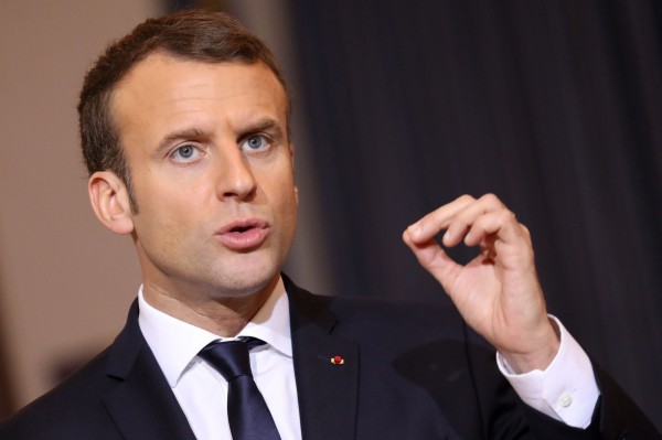 拜法國2大主流政黨意外崩盤之賜，身為前經濟部長的馬克宏趁勢崛起，當選法國總統。（法新社）