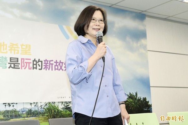 全台高中生串聯反黑箱課綱今上街頭,民進黨主席蔡英文在臉書PO文表示,如果現在的政府不願意改正,明年就讓他們扛起這個責任。(資料照,記者陳志曲攝)