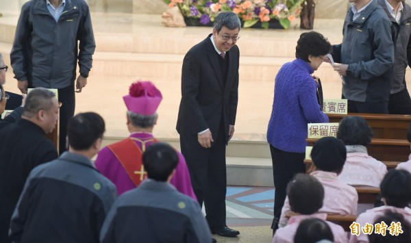 在228纪念日,副总统陈建仁今日上午出席「2018和好合一祈祷会」,祈祷会并邀德国驻台代表欧博哲及南非驻台代表麦哲培分享转型正义的经验,两人皆强调信仰是转变的最大力量。(记者刘信德摄)