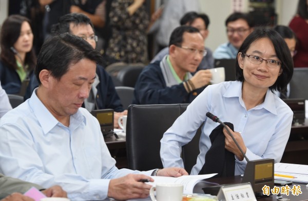 台北農產運銷公司總經理吳音寧昨在董事會中遭解職。（記者劉信德攝）