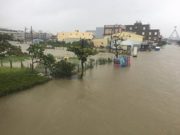 賴清德明天將前往雲林縣、嘉義縣、台南市、高雄市等四縣市勘災，圖為嘉義縣布袋淹水的情況。（記者林宜樟翻攝）