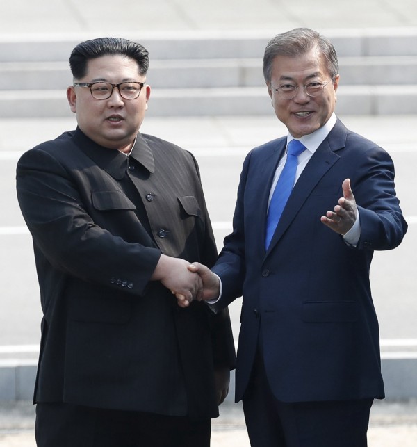 南韓總統文在寅與北韓領導人金正恩展開文金會，並簽署「板門店宣言」。（歐新社）