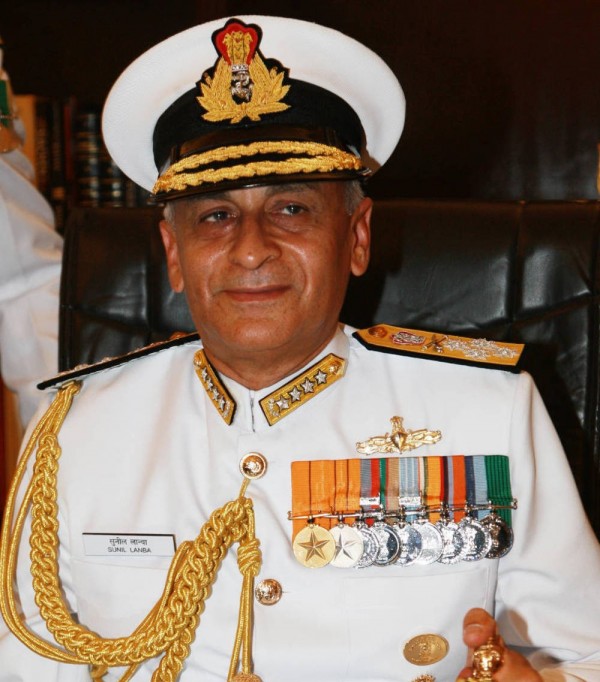 面對中國日益擴大的影響力,印度海軍總司令蘭巴(Sunil Lamba)表示,印度首艘自製航母預計會在2020年前服役,另外有6艘核動力潛艦計畫也在進行。(圖取自印度海軍官網www.indiannavy.nic.in) 面對中國日益擴大的影響力,印度海軍總司令蘭巴(Sunil Lamba)表示,印度首艘自製航母預計會在2020年前服役,另外有6艘核動力潛艦計畫也在進行。(圖取自印度海軍官網www.indiannavy.nic.in)
