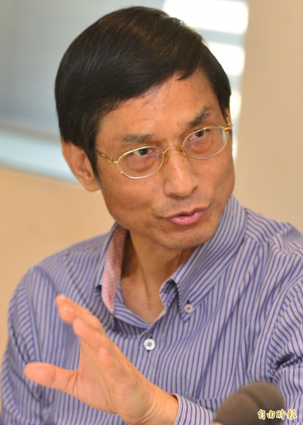 政務委員林萬億接受媒體專訪,透露自己被徐慧芯在網路上痛罵,但他都隱忍不發。(資料照,記者王藝菘攝)